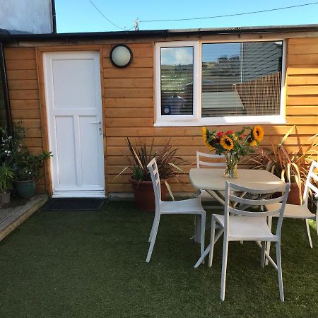 Flat Rocks, With Parking, 100M From Beach Apartment Perranporth Exterior foto