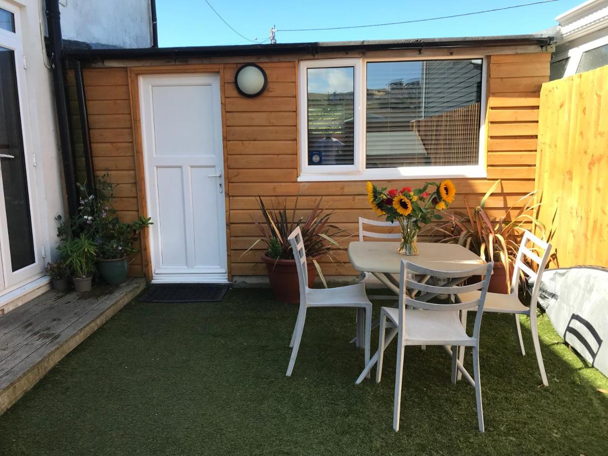 Flat Rocks, With Parking, 100M From Beach Apartment Perranporth Exterior foto